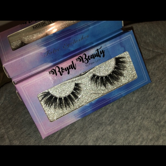 Lashes - Picture 4 of 4